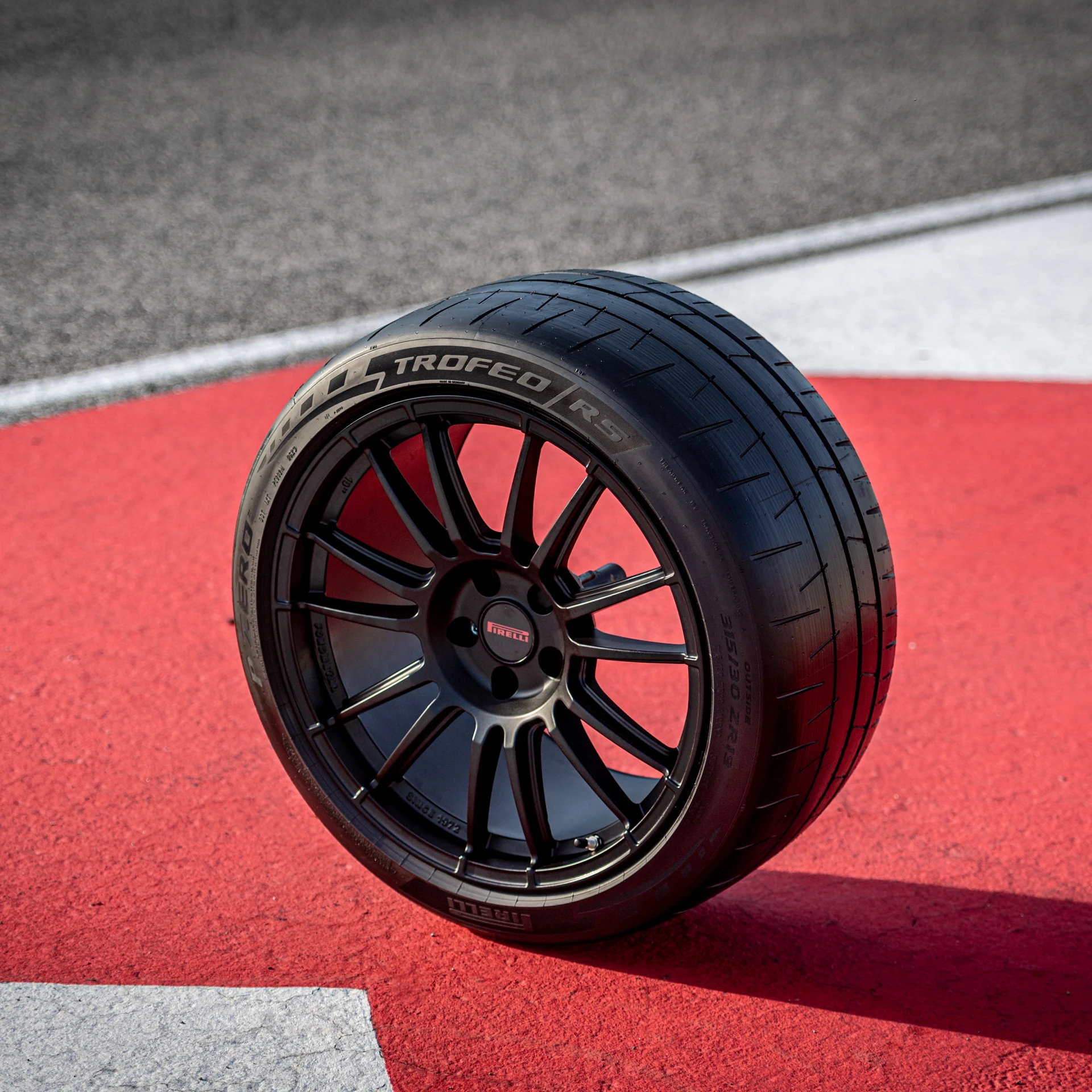 Pirelli Den Porsche 911 Gt3 Ve Gt3 Rs E Ozel Lastikler