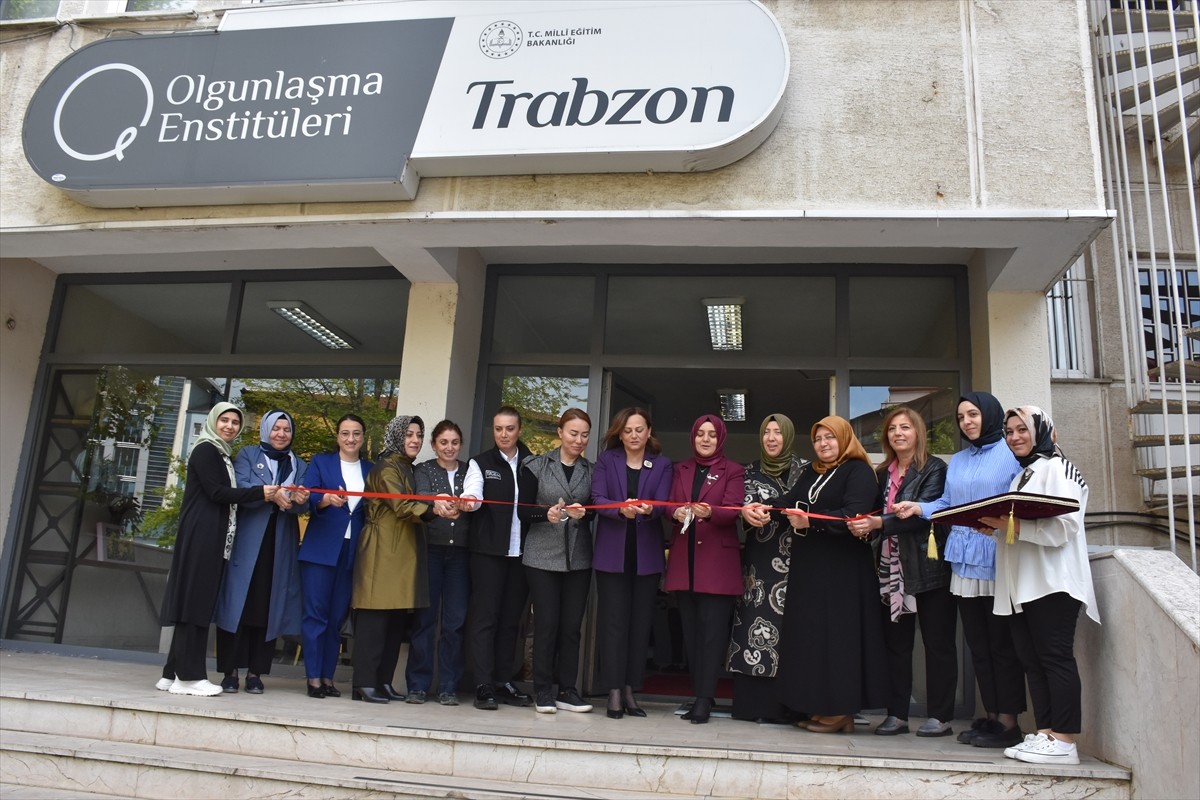 Trabzon Olgunlasma Enstitusunce Anneler Gunu Icin Hazirlanan Quot Gelenekten Gelecege Quot Sergisi Acildi
